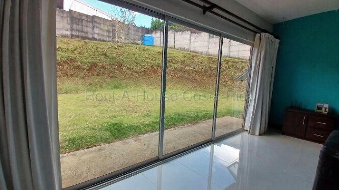  Venta Casa amplia 1 nivel con vistas, jardines y 5 parqueos #26-1877 GS en Mercedes Sur, Puriscal, San José — $375,000