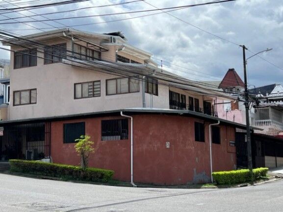 Se vende amplia propiedad con 6 apartamentos en Rhormoser 25-767 en Pavas, San José — $395,000