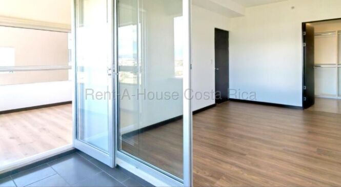 Venta de Apartamento en Condado del Parque, La Sabana-San José.  en Merced, San José — $175,000