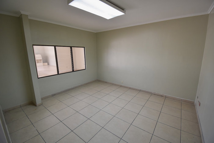 Edificio Comercial de 480m2 en San Sebastián in San Sebastián, San José — $395,000 - Photo 3 of 31