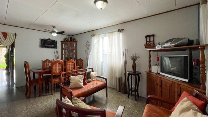 Cozy Home in Los Angeles de Grecia in Mercedes, Atenas, Alajuela — ₡ 48 000 000 - Photo 3 of 8