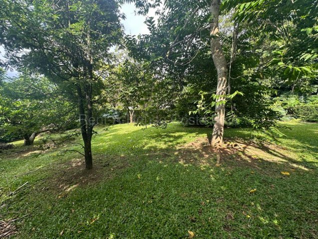 Lote esquinero en condominio en Ciudad Colón in Colón, Mora, San José — $113,000