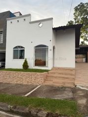 Venta de casa moderna con acabados de lujo y seguridad 24/7 #27-310 GS