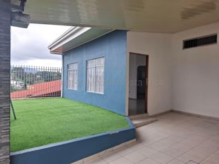 House for Sale in La Trinidad with Garden and 24/7 Security #27-882 GS