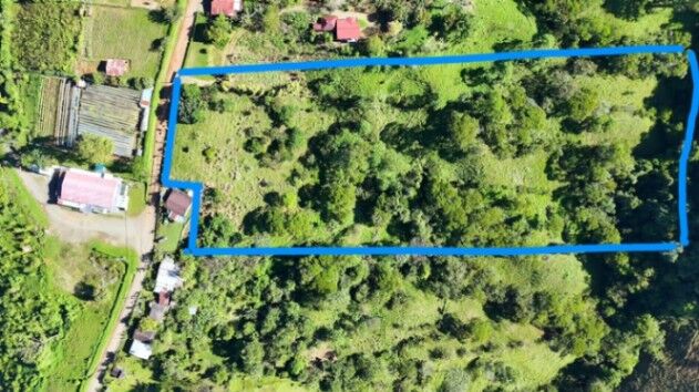 Terreno en venta con quebrada en Santa Elena, Perez Zeledon in El General, Pérez Zeledón, San José — ₡ 100 000 000