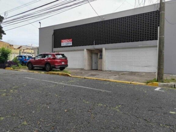 Se alquila espacioso apartamento en Merced de San José 25-377 en Merced, San José — $1,300