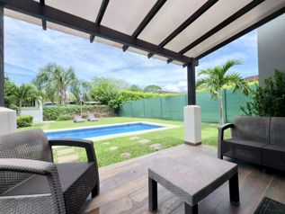 Modern Home for Rent with Private Pool – Loma Verde Gated Community en Tamarindo, Santa Cruz, Guanacaste — $2,500 - Foto 3 de 36