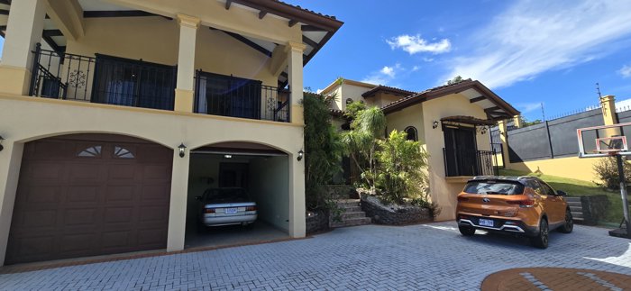 Casa en VENTA en Heredia, Santa Barbara. Codigo: 5PVV8466890 en Santa Bárbara, Heredia — $650,000
