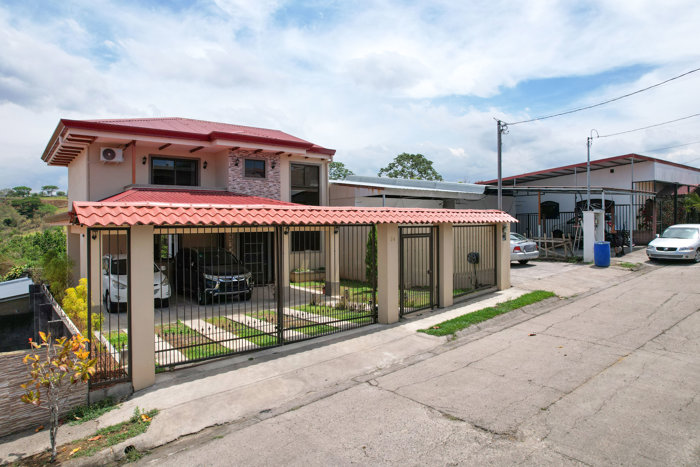Modern House for Sale – Grecia, Costa Rica in Grecia, Alajuela — ₡ 126 900 000