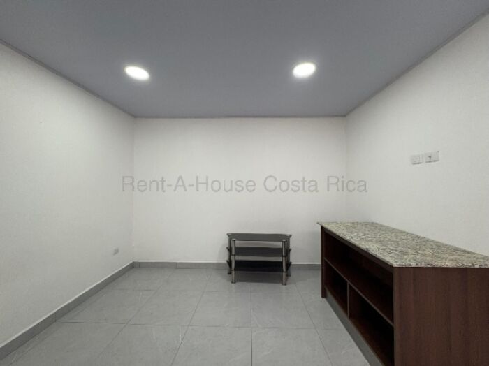 Alquiler de Apartamento con todos los servicios en Escazú   in Escazú, San José — $480