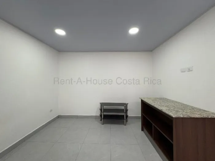 Alquiler de Apartamento con todos los servicios en Escazú   en Escazú, San José — $480 - Foto 3 de 8