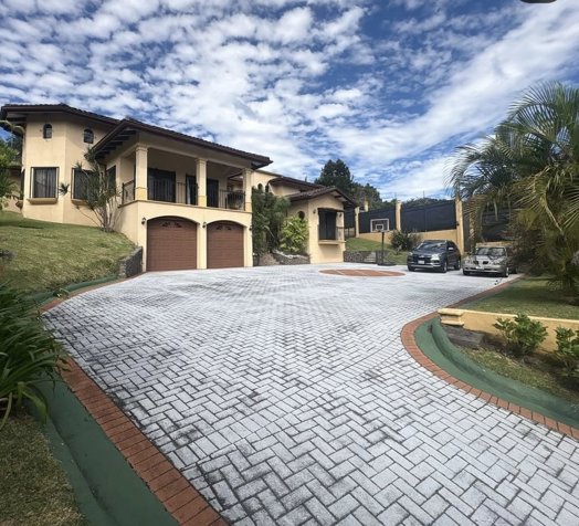 Hermosa Casa con Diseño de Lujo en Santa Bárbara de Heredia en Santa Bárbara, Heredia — $650,000 - Foto 2 de 18