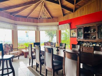 VENTA DE HERMOSA CASA CON AMPLIA ZONA VERDE EN SAN RAFAEL DE HEREDIA.  en Ángeles, San Rafael, Heredia — $500,000 - Foto 5 de 10