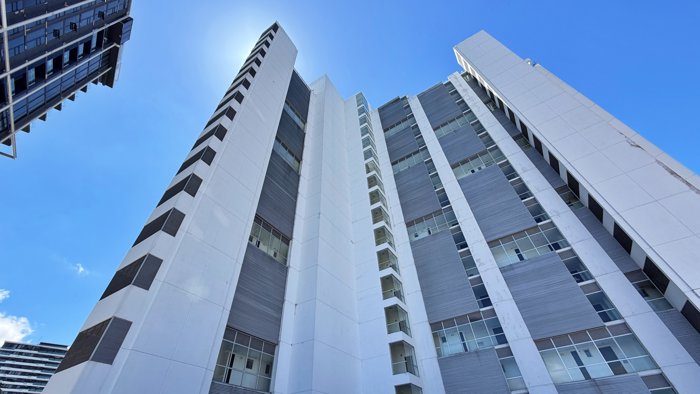 Venta/Alquiler apto con vista a la montaña y ciudad, Rohrmoser. (FE) en Pavas, San José — $220,000 - Foto 2 de 19