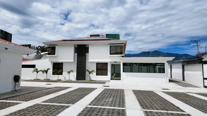 Edificio corporativo en venta en Rohrmoser, San José — 20 parqueos en Pavas, San José — $16,000 - Foto 2 de 18