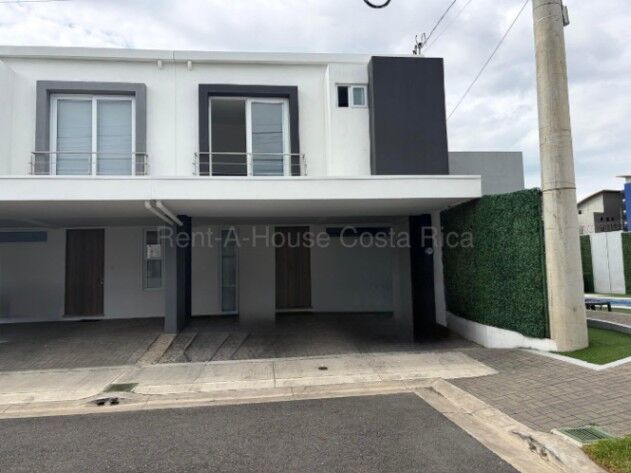 Se vende casa en Ulloa Heredia 26-1989 en Ulloa, Heredia — ₡ 89 500 000