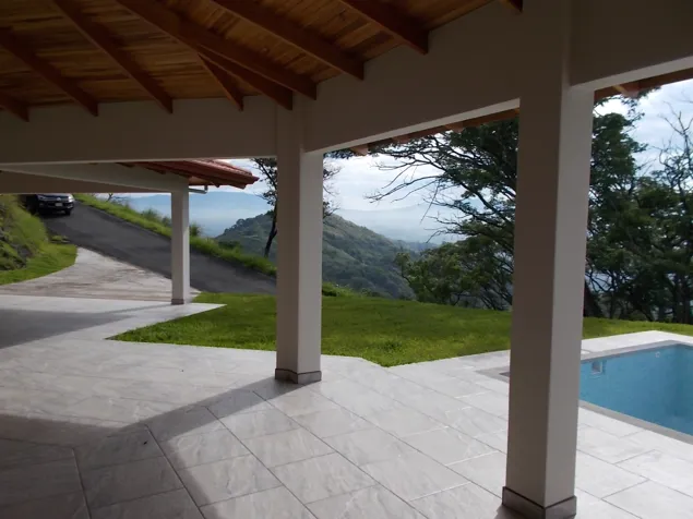 Casa Roca Verde en Atenas con acabados modernos y tradicionales en Atenas, Alajuela — $629,000 - Foto 3 de 24
