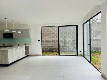 Alquiler de casa nueva en Santa Ana Pozos en Pozos, Santa Ana, San José — $2,700 - Foto 5 de 14