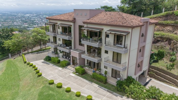 Apartamento con Línea Blanca de 2 habs en Condominio Vista al Valle in Santa Ana, San José — $2,100 - Photo 3 of 28