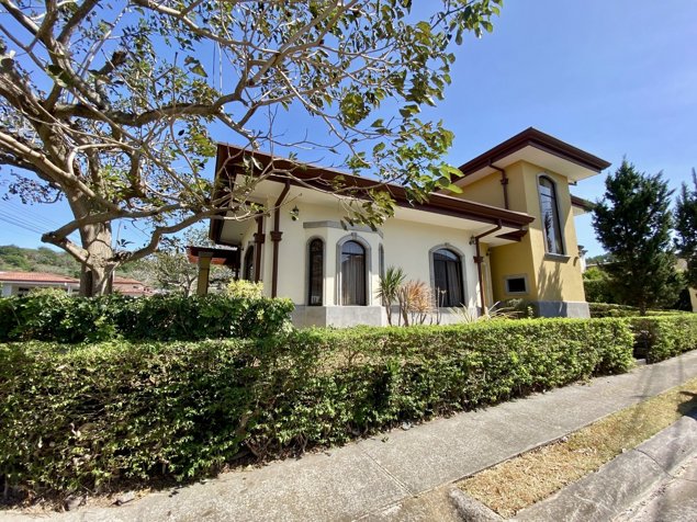 Casa alquilada en Condominio en La Guácima. Veredas del Arroyo en Guácima, Alajuela — $415,000 - Foto 3 de 19