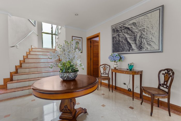 Venta de lujosa casa en Santa Ana en Pozos, Santa Ana, San José — $1,800,000 - Foto 3 de 46