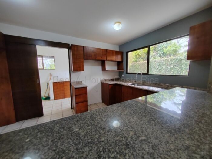 Se vende casa en Santa Ana San José 26-2084 en Pozos, Santa Ana, San José — $250,000