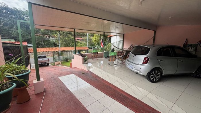 Casa asequible a 5 minutos del centro de Atenas en area bonita in Atenas, Alajuela — $170,000 - Photo 2 of 10