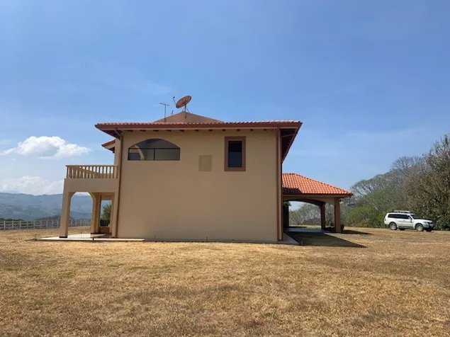 Grande casa en finca de 5 Hec en Atenas, Alajuela — $1,400,000