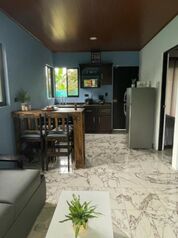 Se vende casa nueva y amueblada en Los Angeles de La Fortuna a solo 12 min de La Fortuna en La Fortuna, San Carlos, Alajuela — 40 000 000 ₡ - Foto 4 de 14