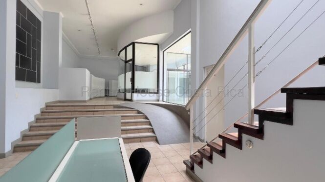 Alquiler de casa comercial/residencial con planta eléctrica #26-1582 GS en Mata Redonda, San José — $3,000