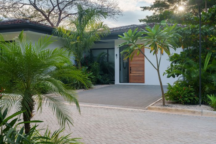 Signature Luxury Villa in Hacienda Pinilla en Tamarindo, Santa Cruz, Guanacaste — $1,250,000