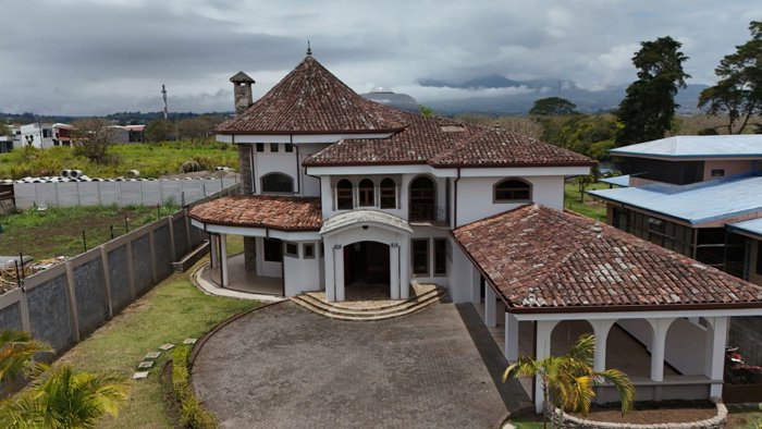 SE VENDE PROPIEDAD EXCLUSIVA SAN ISIDRO DE HEREDIA in San Isidro, Heredia — $995,000