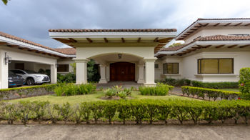 Bosques de Lindora, Santa Ana. Preciosa residencia de lujo en Pozos, Santa Ana, San José — $895,000 - Foto 3 de 19