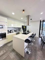 Lujoso Apartamento Amueblado en Escazú Village en San Rafael, Escazú, San José — $550,000 - Foto 5 de 29