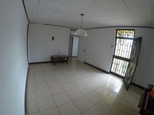 Oportunidad inversión Terreno plano con casa para remodelar o demoler en San Pedro, Montes De Oca, San José — 70 000 000 ₡ - Foto 3 de 17