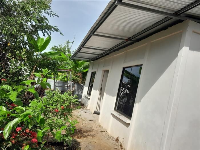 Se vende lote con casa in Limón — ₡ 40 000 000