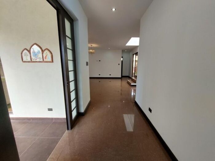 SE VENDE CASA EN CONDOMINIO FRANCOSTA HEREDIA in Ulloa, Heredia — ₡ 175 000 000 - Photo 3 of 31