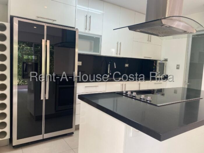Se alquila casa en Piedades Santa Ana 26-1471 en Piedades, Santa Ana, San José — $2,000