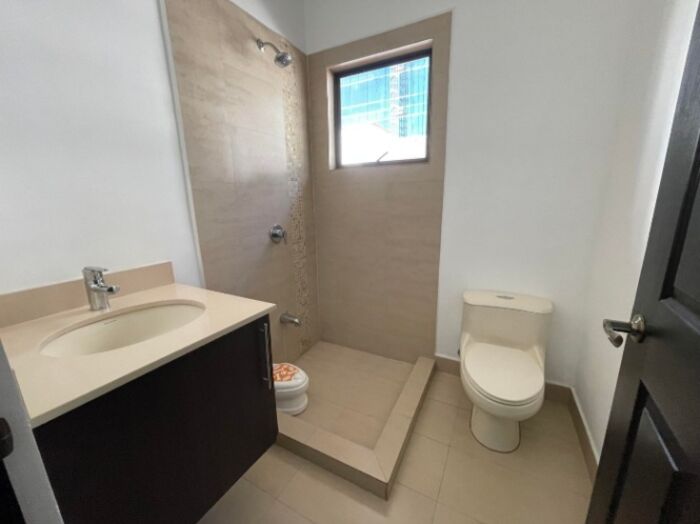 Venta de Casa en Ulloa, Heredia. RAH 25-1897 in Ulloa, Heredia — $190,000 - Photo 3 of 11