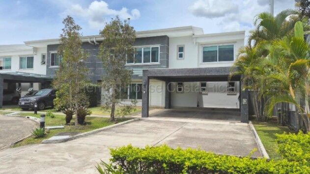 Exclusiva casa en venta esquinera en condominio de lujo en Santa Ana #26-2116 GS en Piedades, Santa Ana, San José — $450,000