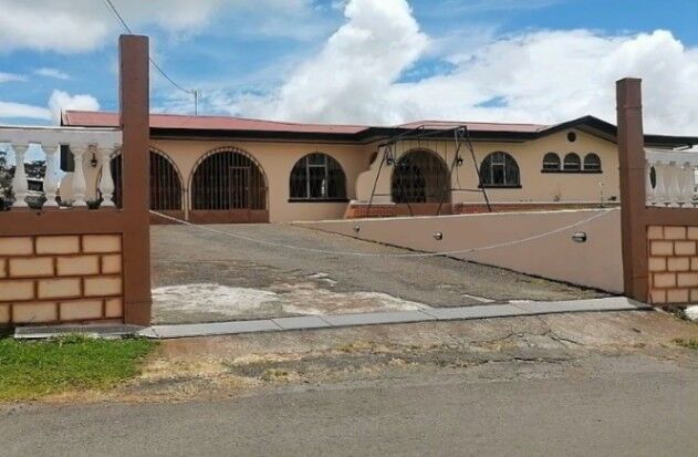 SE VENDE HERMOSA PROPIEDAD EN PACAYAS DE CARTAGO en Pacayas, Alvarado, Cartago — ₡ 160 000 000