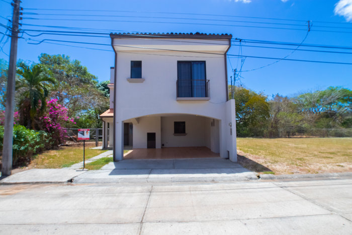 Modern 3-Bedroom Home in Vista de Tamarindo – Minutes from the Beach en Tamarindo, Santa Cruz, Guanacaste — $360,000