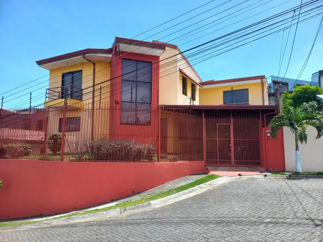 CASA + APARTAMENTO EN VENTA EN GUADALUPE SAN JOSÈ in Guadalupe, Goicoechea, San José — ₡ 140 000 000 - Photo 2 of 16