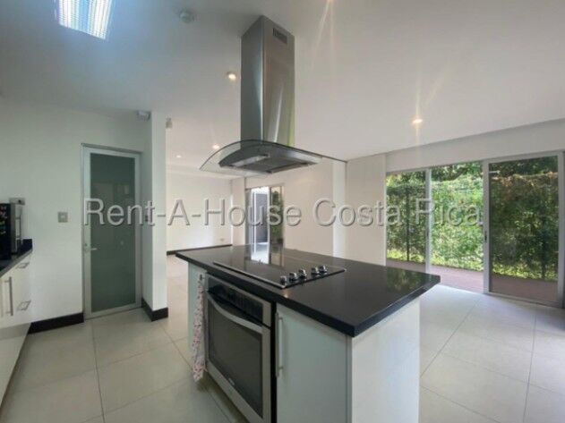 Alquiler de Casa en Santa Ana-Piedades. en Piedades, Santa Ana, San José — $2,100