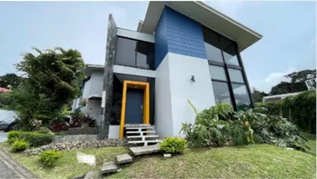 Casa tipo contemporaneo, San Isidro de Heredia 637 mtrs2