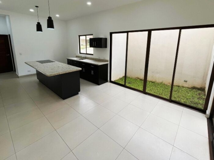 Venta de Hermosa Casa en San Isidro de Alajuela  in San Isidro, Alajuela — $190,000
