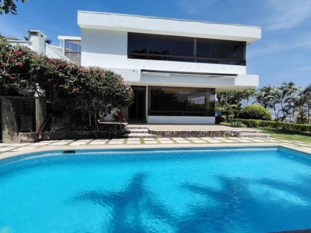 Se vende casa con piscina en Escazú San José 26-1526 en San Rafael, Escazú, San José — $1,198,000