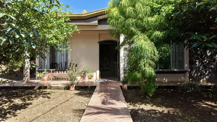 VENTA DE CASA DE 4 HABITACIONES CON ARBOLES FRUTALES EN EL HOYON, PEREZ ZELEDON en San Isidro De El General, Pérez Zeledón, San José — ₡ 47 000 000 - Foto 3 de 23