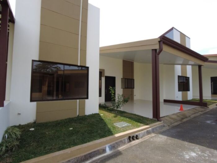 CASA EN VENTA EN SAN RAFAEL DE HEREDIA en San Rafael, Heredia — $179,000
