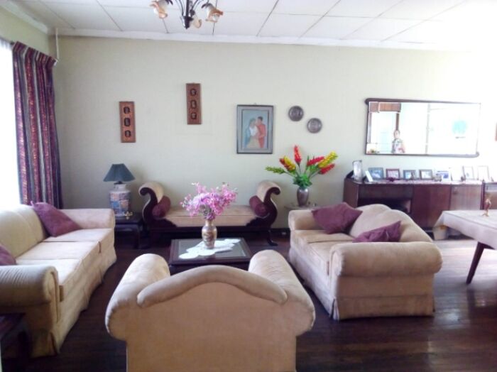 BELLA Y ÚTIL PROPIEDAD EN PASEO COLÓN.  en Merced, San José — $330,000